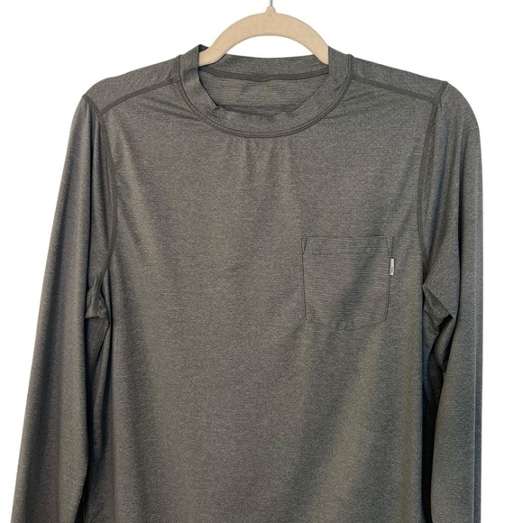 Vuori Men’s Pocket Long Sleeve Tee Shirt Grey Sage Medium Active Sporty Athletic - Picture 2 of 6